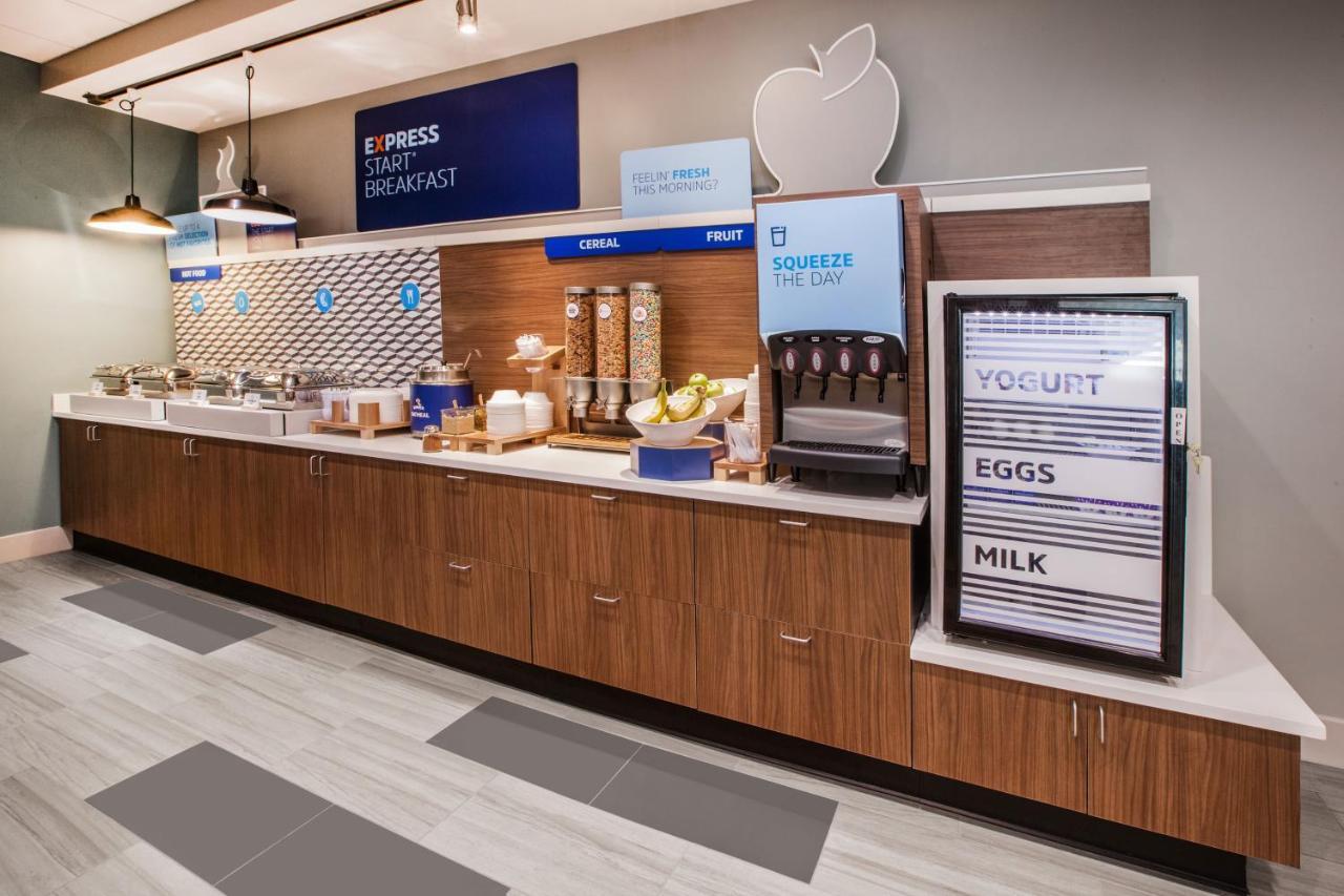 Holiday Inn Express Hotel & Suites Pensacola-West Navy Base By Ihg Beach Haven Екстериор снимка