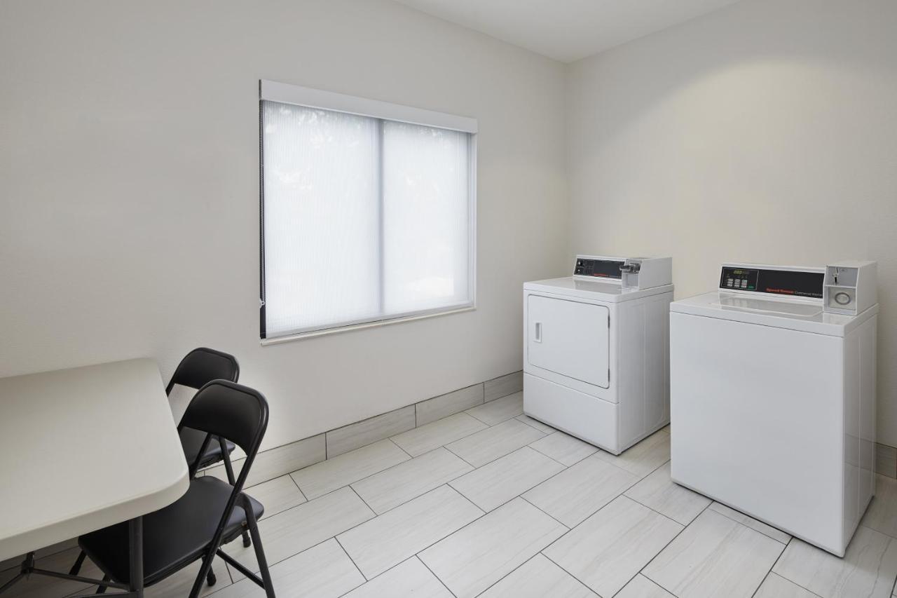 Holiday Inn Express Hotel & Suites Pensacola-West Navy Base By Ihg Beach Haven Екстериор снимка